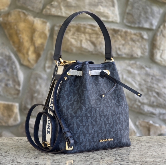 Michael Kors Maeve Logo Bucket Medium Crossbody Blue - Picture 1 of 9